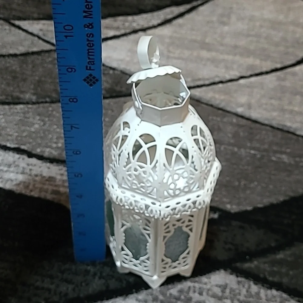 GALLERY OF LIGHT METAL CUT-OUT GLASS PANES CANDLE LIGHT LANTERN
